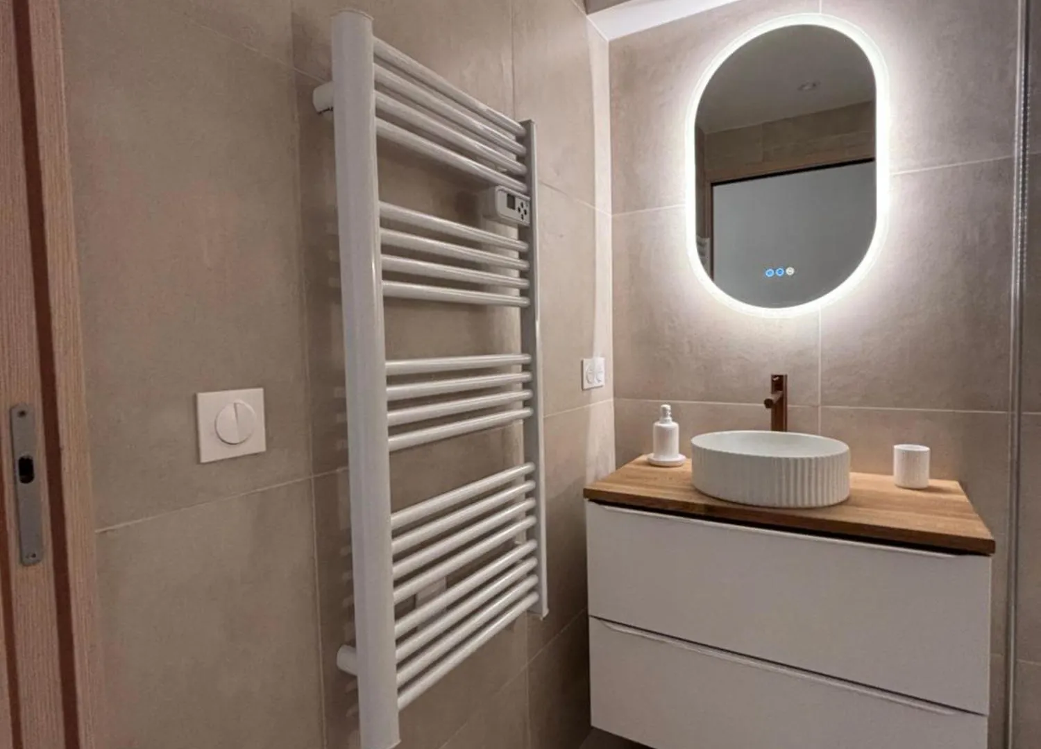 Lägenhet Charmant Appartement Au Coeur De Villeneuve Loubet